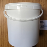 10.9 litre plastic bucket with plastic handle