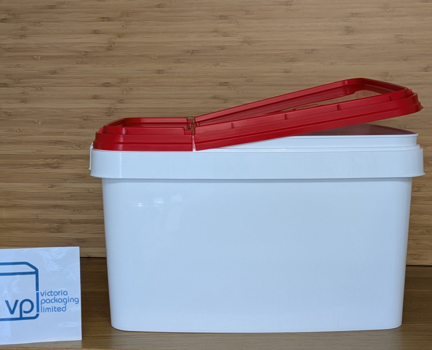 17 litre rectangle bucket with folding lid for food dog cat rice pasta